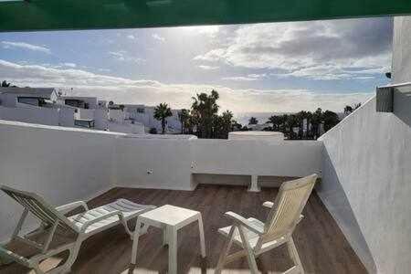 Fantástico apartamento en Las Coronas, gran terraza con vistas al mar y recién reformado completamente Costa Teguise Exterior foto
